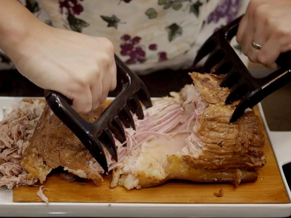 GK's 3 + 3 BBQ Man's Dream Set: Silicone BBQ Grill Gloves Plus Meat Shredder Claws Plus Silicone Basting Brush Plus 3 EBooks W/ Recipes - Image 2