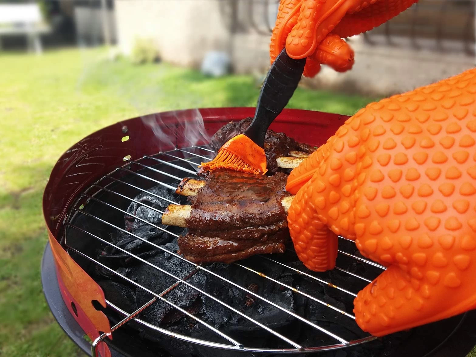 GK's 3 + 3 BBQ Man's Dream Set: Silicone BBQ Grill Gloves Plus Meat Shredder Claws Plus Silicone Basting Brush Plus 3 EBooks W/ Recipes - Image 6