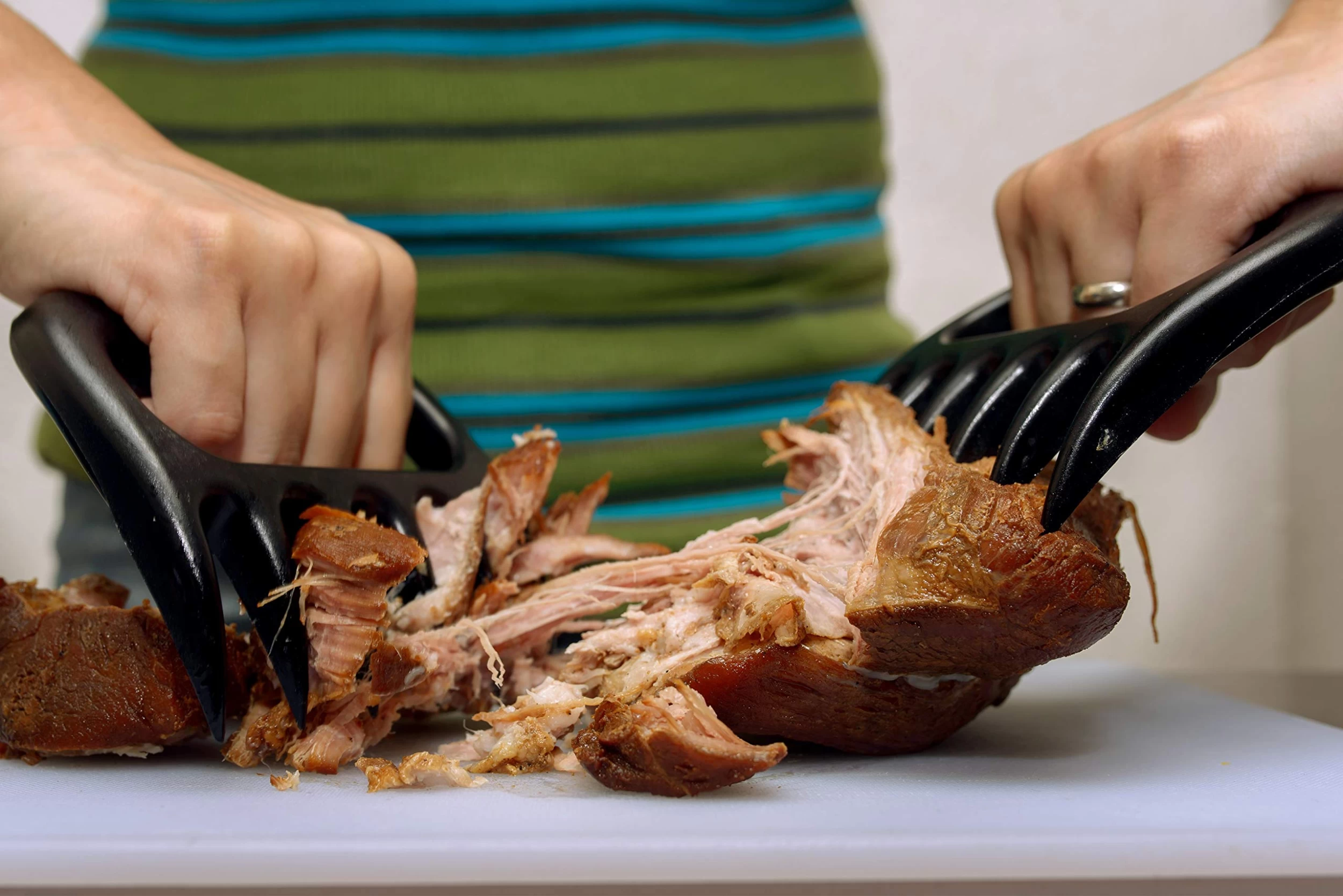 GK's 3 + 3 BBQ Man's Dream Set: Silicone BBQ Grill Gloves Plus Meat Shredder Claws Plus Silicone Basting Brush Plus 3 EBooks W/ Recipes - Image 5