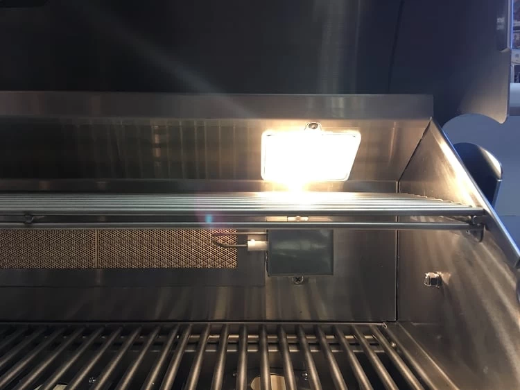 Summerset Sizzler Pro 40 Inch Propane Grill On Cart - Image 3